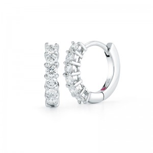 18K WHITE GOLD SINGLE LINE DIAMOND EARRING. DIAMOND WT:0.70