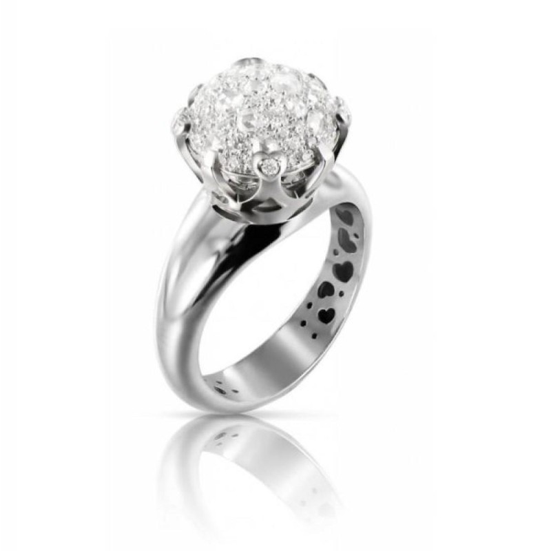 http://williambarthman.bluestar-apps.com/upload/product/18K WHITE GOLD SISSI DIAMOND RING 0.82. 