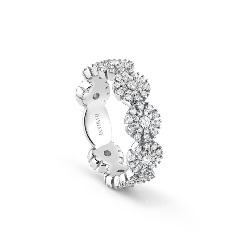 http://williambarthman.bluestar-apps.com/upload/product/Damiani 18k White Gold Multi 9 Flower Ring 0.92ctw. 