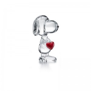 BACCARAT GLASS SNOOPY HEART FIGURE. 