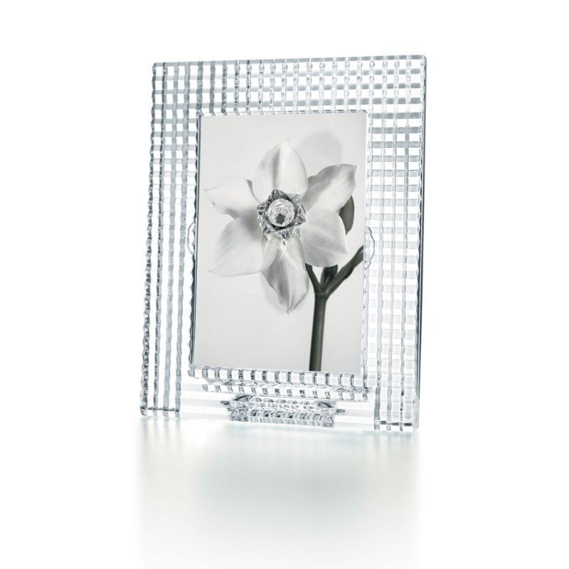 http://williambarthman.bluestar-apps.com/upload/product/BACCARAT CLEAR PICTURE FRAME 5X7. 